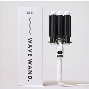 Bondi Boost Wave Wand White Black Triple Barrel Creates uniform waves with ease.